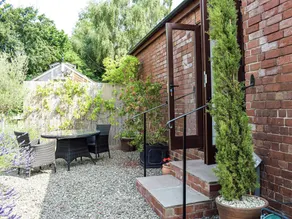 1 bedroom accommodation in Mansell Gamage - Image 5