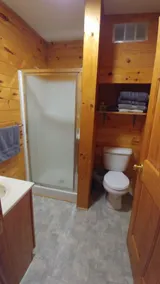 600 Sq. ft Cabin with King Size Bed - Quiet Location, Close to Skiing - Image 2