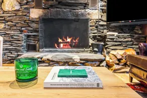 Kilbourne Lodge ︙ Cozy Mid-Mod ︙ Fireplace ︙ Ski Shuttle - Image 2