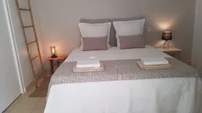 STUDIO in the middle of the vineyards facing the Ventoux - for 2 adults and 2 children. - Image 4
