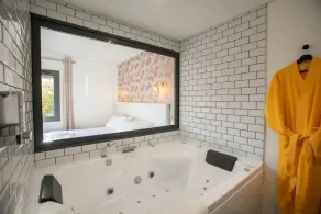 Romantic Escape Guaranteed: Discover Our Chic & Balneo Love Room - Image 5