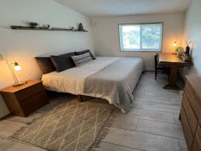 CLEAN Beach Cottage + Beach Path! - Image 4