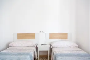 Room 'Doble Individual 14' with Wi-Fi and Air Conditioning - Image 5