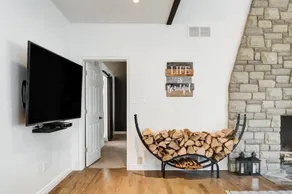 Waterfront open concept dream cottage with hot tub - Image 2