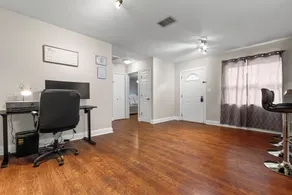 Family and pet friendly. Dedicated work station with local attractions. - Image 3
