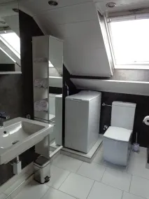 Modern, exklusiv och ljus lägenhet i Rees - Image 5