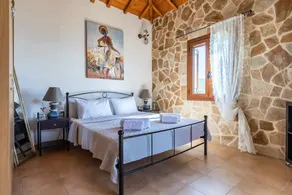 Quiet villa with breathtaking views, garden and private pool! - Image 4