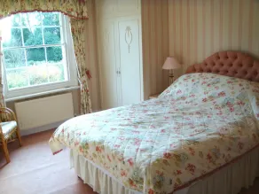 Beautiful Self Contained Flat In A Fine Period Country House - Image 3