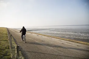 Com a família e amigos de férias em uma bela igreja no Mar de Wadden - Image 5
