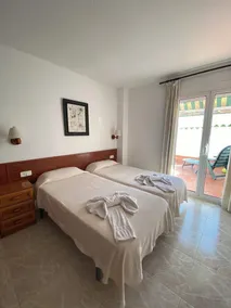 IDEAL APARTMENT FOR 2 WITH TERRACE - Image 2