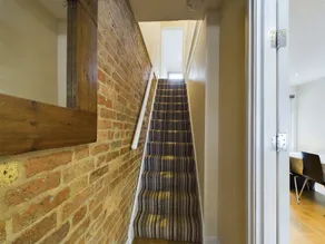 Beautiful 4 bed | 3 bathroom house | Garden| 5 mins walk to East Croydon station - Image 2