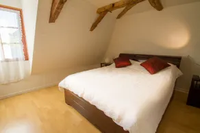 Beautiful House with Pool & Spring, 15 Mins from Airport, 10 Mins Bergerac Town - Image 4