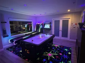 OMG!! A BLUE LAGOON IN THE ♥ OF THE CITY? POOL, GAME ROOM, VIEWS, LUXURY - Image 5