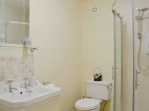2 bedroom accommodation in Mossley - Image 2