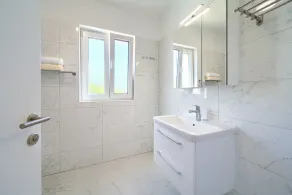 Villa in Cres mit Meerblick und Pool - Image 3