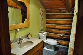 Secluded Cabin in the Woods of Pennsylvania - Image 5