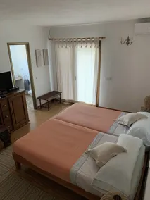 Smuk 3-sengs villa med privat lejlighed og privat pool tæt på strande - Image 5