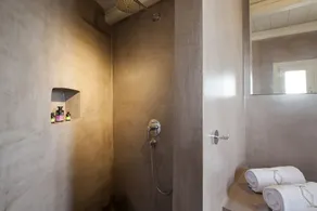 Unique, luxurious villa with infinity pool and sea view, free WiFi - Image 5