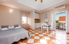Beautiful home in Ugljan - Image 5