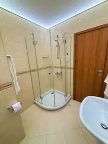 Dunav Apartment House - Image 4