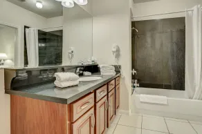 Ny oversigt !! Nyt møbleret condo, I-10 West / Beltway 8, 4 bedrm 2 bad, 77080 - Image 2