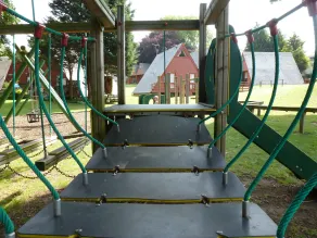 Seaside chalet, free WiFi, swimming pool, pubs near by, friendly holiday park. - Image 3