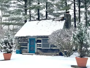 Cozy Cabin with fireplace, hot tub & hiking trails - Image 5