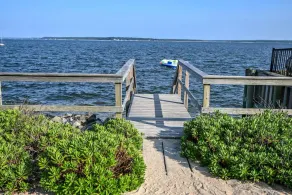 Jamesport Cottage Walk to Peconic Bay, Fire Pit - Image 4