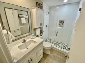 Beautifully Remodeled with 6 Seater Golf Cart! Pet Friendly! 293F - Image 5