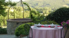 Apartment in the heart of a beautiful property in the Tuscan countryside. - Image 2