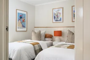 13 Mountbatten - Modern, Fun and Stylish Pet Friendly Home in Central Bright - Image 5