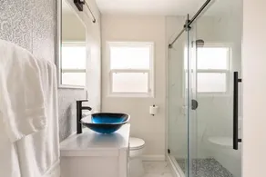 Beautifully Renovated 2-Bedroom Home Near LAX - Image 5