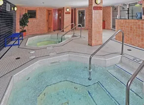 Superior King Room in Downtown Banff - Image 3