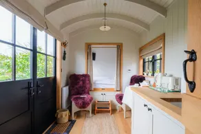 Quaint shepherd's hut with beautiful views of the Cotswold countryside - The Sheiling - Image 4