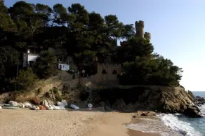 Villa Vivalavida home holidays. 1 km from beach Costa Brava. Major 25+ - Image 4