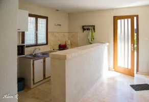 Detached chalet-style house with private garden and terrace near the lake - Image 4