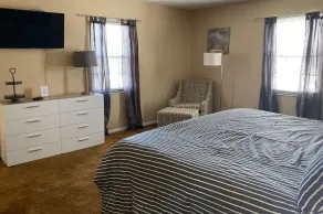 3933 S Valley Brook Drive · ✪ Ed's Englewood well furnished home ✪ - Image 4