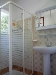 hus med lukket grund i rolige underrubrik. - Image 3