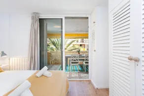 Unique Sea views & Beachfront Apartment - Image 5