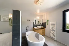 Villa-Baño en la habitacion-Vista a la Piscina-4 étoiles - Image 3