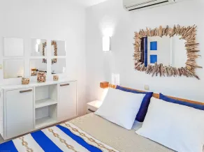 Goran Studio 2 - Charming Couples Retreat with Parking - Image 5