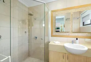 Sorrento Oasis - 5BR, Gym, Pool - Image 3