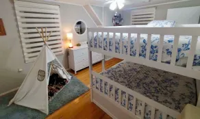 Bearfoot Bliss-Bear Hunt • Arcade • Hot Tub- Fire Pit- Adventure Cabin-Sleeps 12 - Image 4