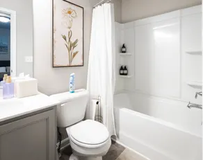 Entire home+Modern+3br/2.5b+8ppl getaway+Downtown - Image 3