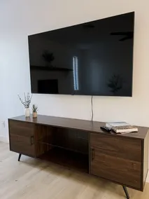 Modern 3 bedroom with heated pool and mountain view - Image 2