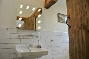 Nest Holiday Hideaway Wren Cottage-Beautiful Location in the Long Mynd Area of Outstanding Natural Beauty- WHIRLPOOL JACUZZI BATH! - Image 5
