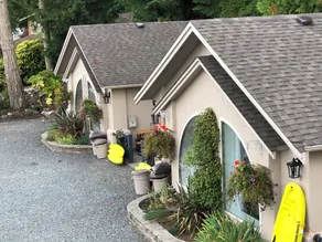 Family 2 bedroom beachfront, hot tub, kayaks, clams/oysters, many hiking trails - Image 3