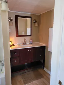 The Cottage Room has 2 queen beds and private bathroom - Image 2