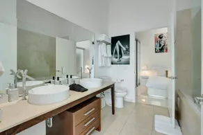 Beautiful Icon Brickell Double height ceiling - Image 4
