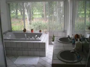 Villa 4 Schlafzimmer 200 M2, mit Blick auf den See, Wasserski, Golf, Tennis, in der Nähe von Parks. - Image 2